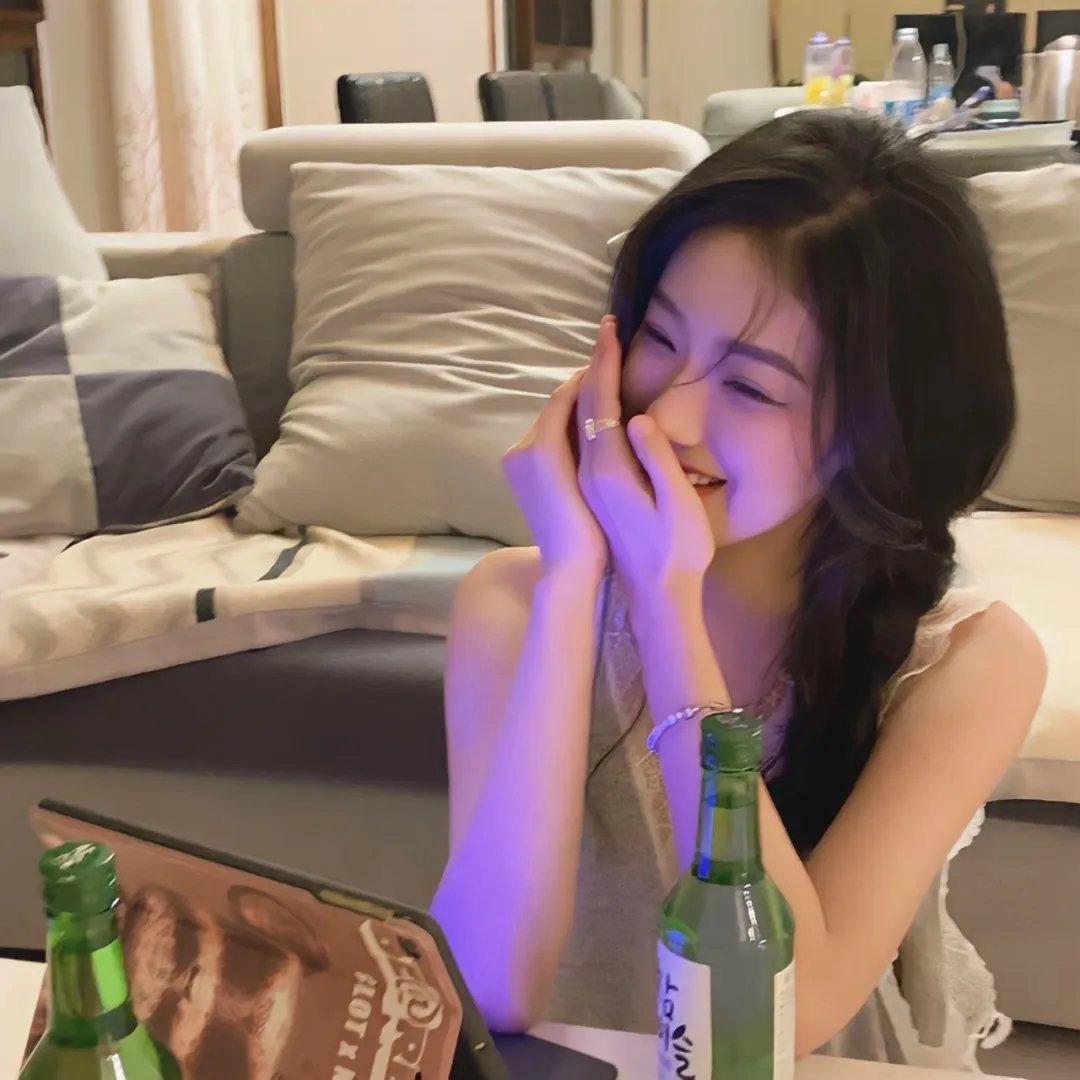 吃瓜网 - 某顶流男星被曝与经纪人隐婚三年，女方已孕